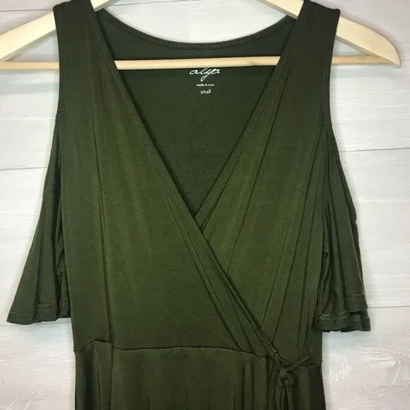 Alya Cold Shoulder Wrap Dress  | Francescas Brand Green Fit and Flowy Flattering - Picture 2 of 5